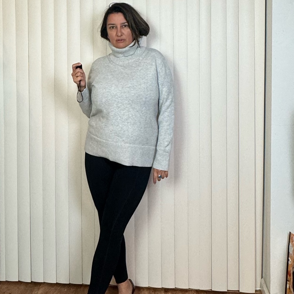Banana Republic Light Gray Knit Turtleneck Sweater Size Mediun